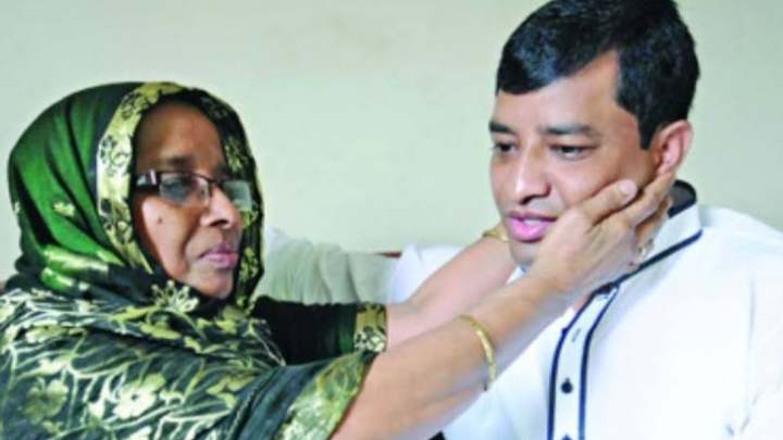 সাবেক মেয়র জাহাঙ্গীর আলমের মা জায়দা খাতুন কে নোটিস