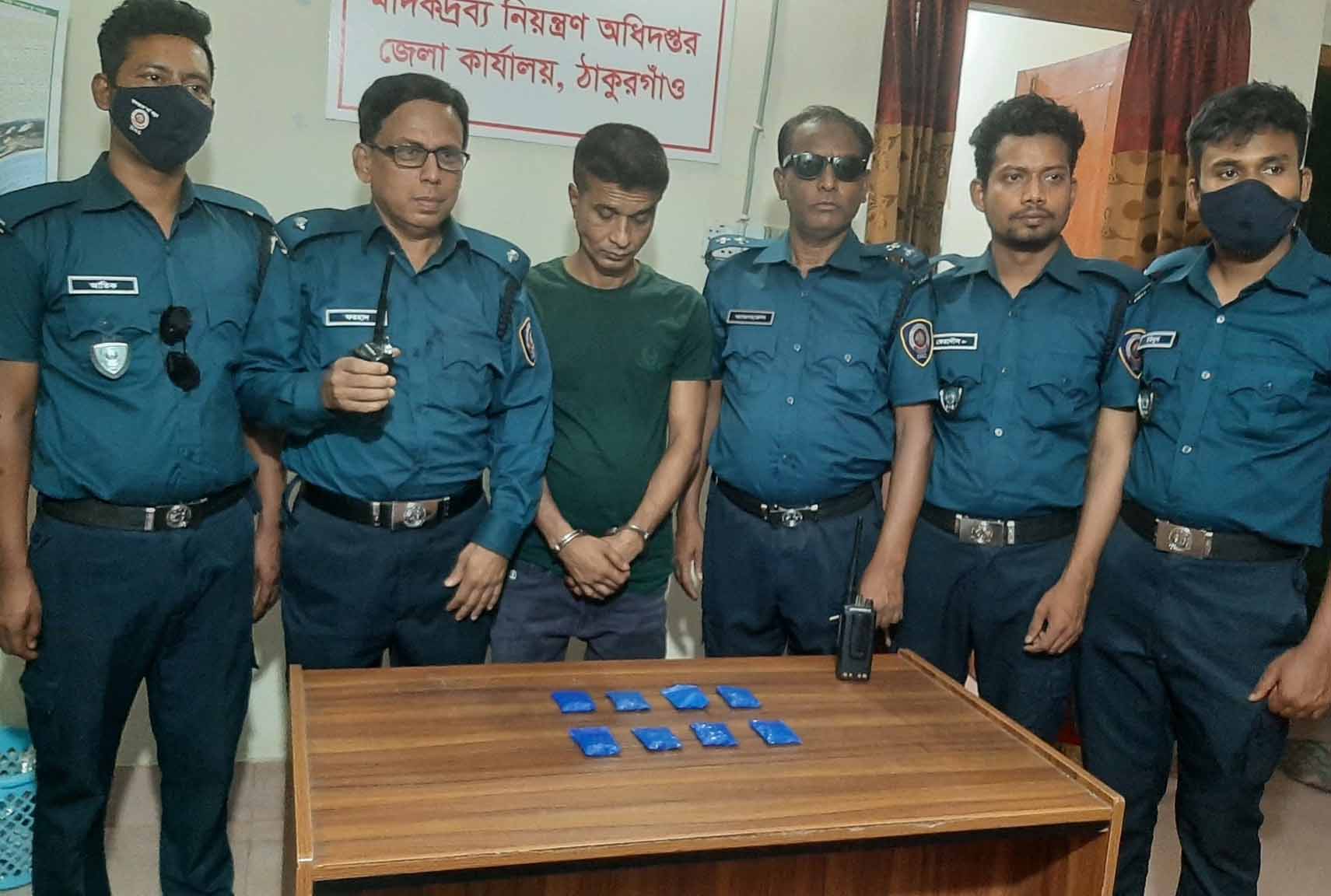 বালিয়াডাঙ্গীতে ইয়াবাসহ আ.লীগ নেতা আটক