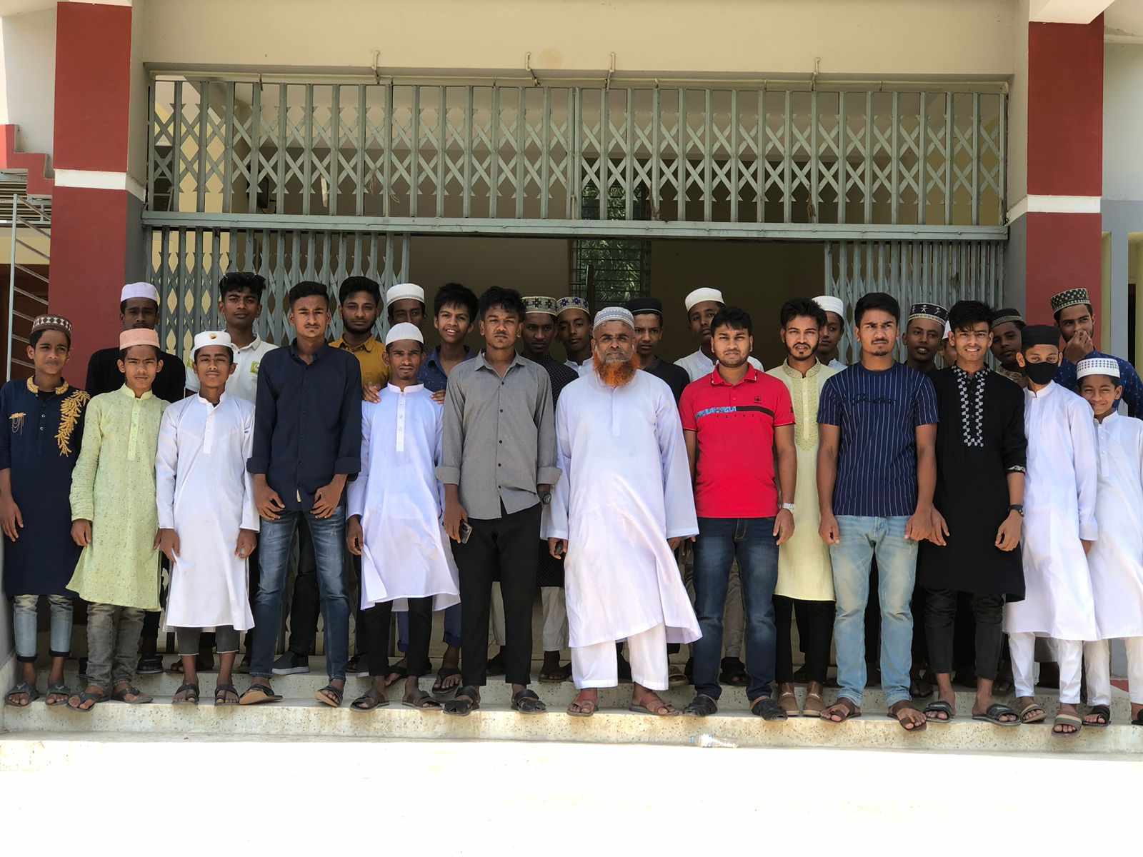 প্রতিষ্ঠানে গিয়ে ছাত্রছাত্রীদের খোঁজ খবর নেন ইউনিয়ন ছাত্রলীগের সভাপতি / সাধারণ সম্পাদক 