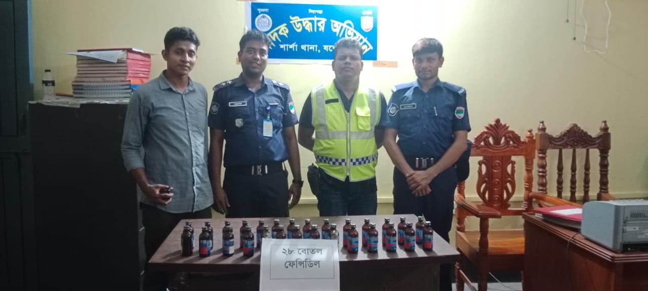 শার্শায় মাদক কারবারির ফেলে রাখা ফেন্সিডিল উদ্ধার