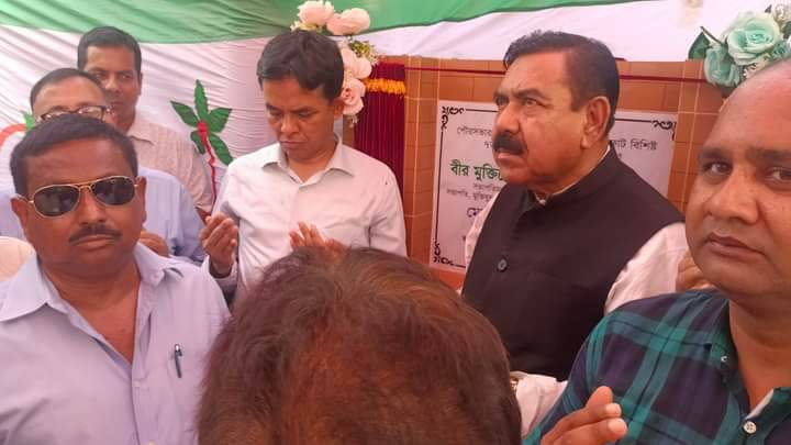 মাদারীপুর পৌরসভায় ৭ তলা আবাসিক ভবন নির্মান পরিচ্ছন্ন কর্মী দের জন্য। 