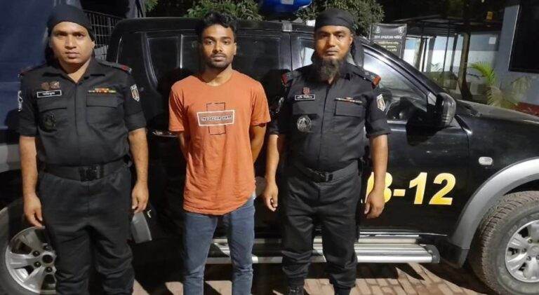 বগুড়ায় অপহৃত স্কুলছাত্রী উদ্ধার, অপহরণকারী গ্রেপ্তার।