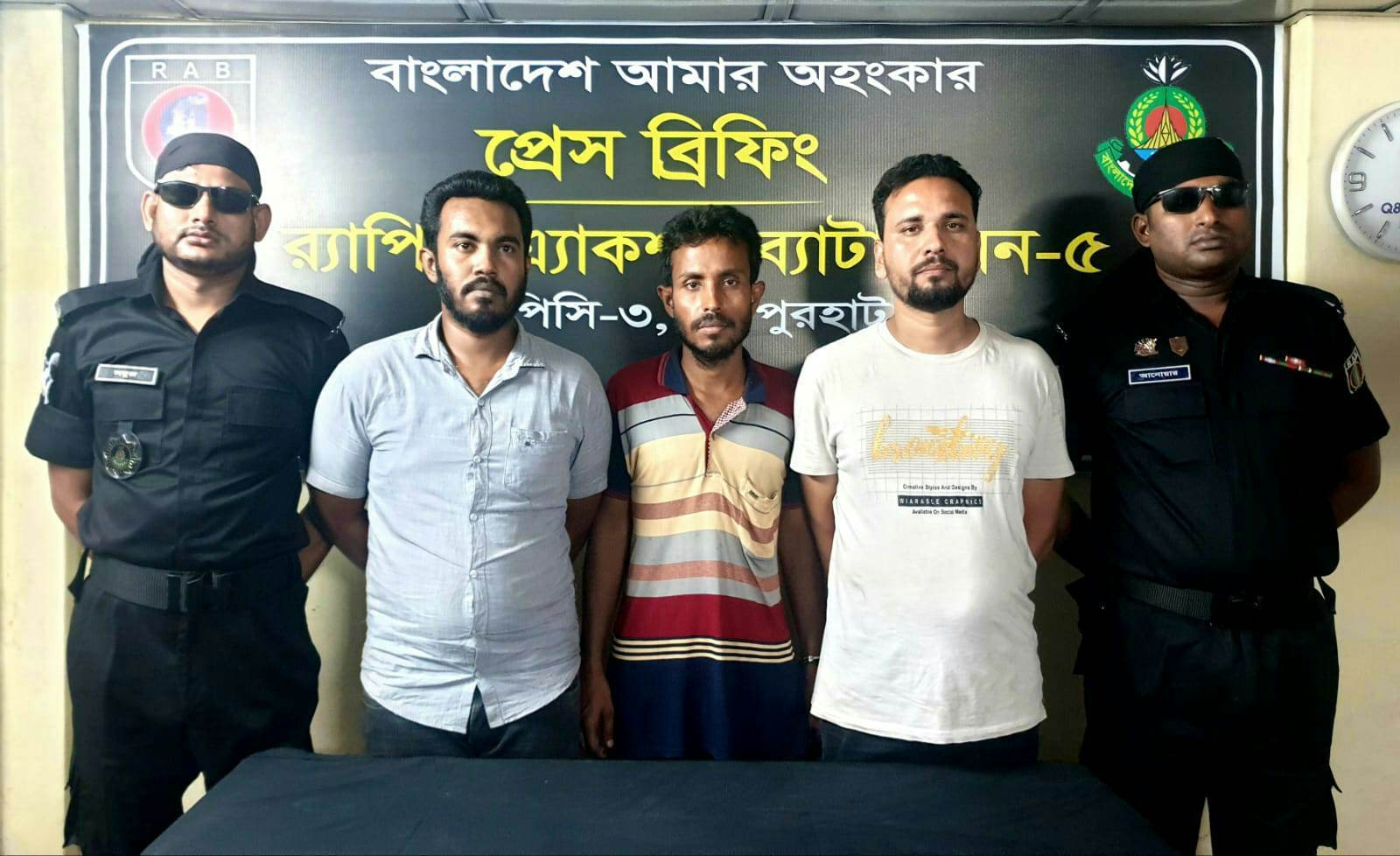 র‌্যাব পরিচয়ে চাঁদা দাবি ও প্রতারণা ভুয়া ৩ র‌্যাব সদস্য আটক