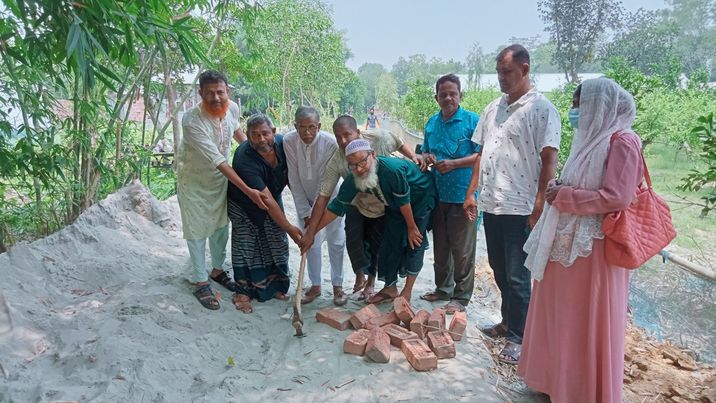 সখীপুরে ইন্দারজানী বালিকা মাদ্রাসা'র ইট সলিং রাস্তার শুভ উদ্বোধন হল আজ 