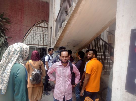 পানির জন‌্য দীর্ঘলাইন তবুও মিল‌ছে না বিশুদ্ধ পা‌নি