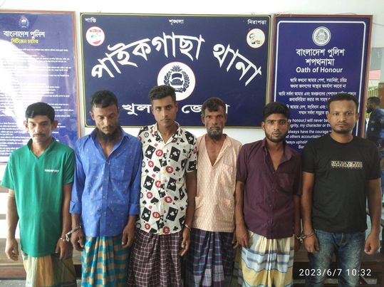 পাইকগাছায় পরোয়ানাভুক্ত'সহ অন্যান্য মামলায় গ্রেফতার - ৭ 