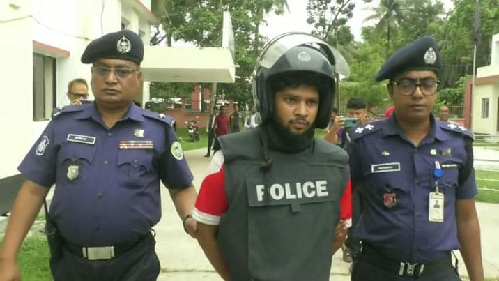 পটুয়াখালীতে হোটেল ম্যানেজারকে পুড়িয়ে হত্যার প্রধান আসামী শাকিব গাজী গ্রেফতার