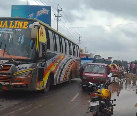 কুমিল্লার ঐতিহ্যবাহী নিমসার বাজারে যানজট একটি ভয়াবহ সমস্যা