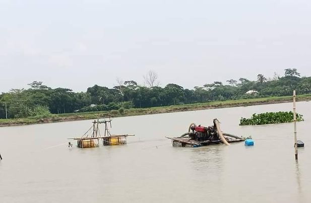 কালকিনিতে নদী থেকে অবৈধভাবে বালু উত্তোলনের দায়ে ৪ লাখ টাকা জরিমানা