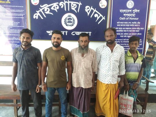 খুলনার পাইকগাছায় পরোয়ানাভুক্ত'সহ অন্যান্য মামলায় গ্রেফতার - ৭