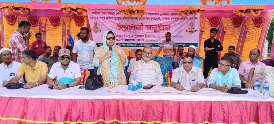 খুলনার পাইকগাছায় বঙ্গবন্ধু বঙ্গমাতা জাতীয় গোল্ডকাপ ফুটবল খেলার উদ্বোধন অনুষ্ঠিত