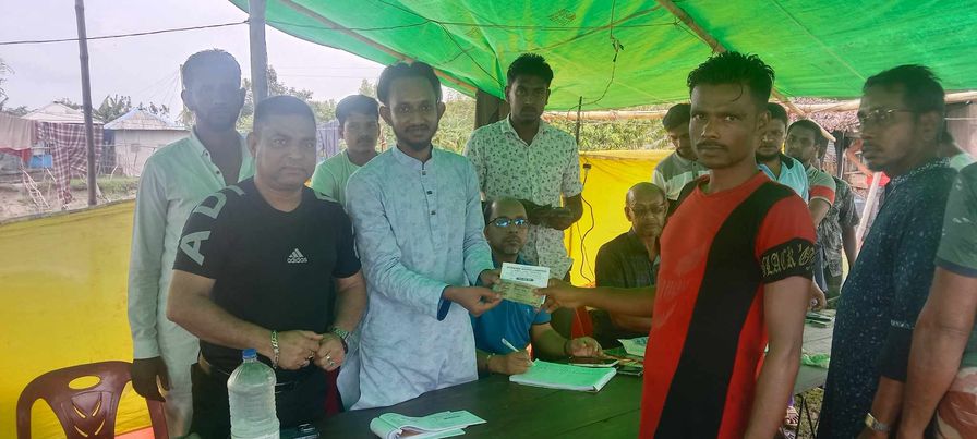 মৎস্য ঘেরের লিজের টাকা বিতরণ 