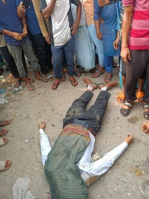 নোয়াখালী সদর উপজেলা বিদ্যুৎ এর খুঁটি পড়ে এক পথচারীর মৃত্যু
