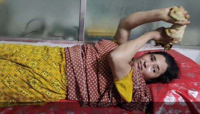 চলন্ত বাসে ধর্ষণচেষ্টো আহত সেই নারী শ্রমিকের মৃত্যু 