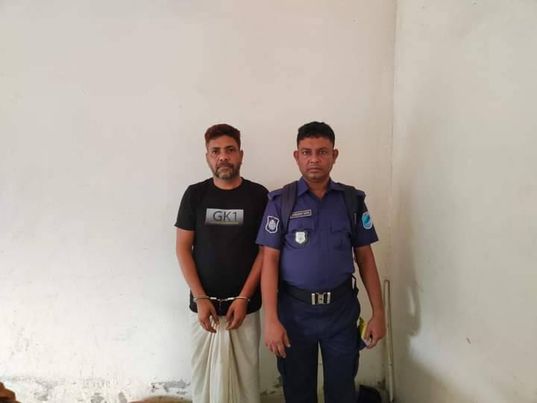 কালকিনিতে ইয়াবাসহ কুখ্যাত মাদককারবারী উজ্জ্বল গ্রেফতার 