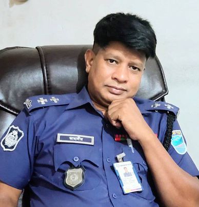 মানবতায় অনন্য এসআই জাহাঙ্গীর আলম।