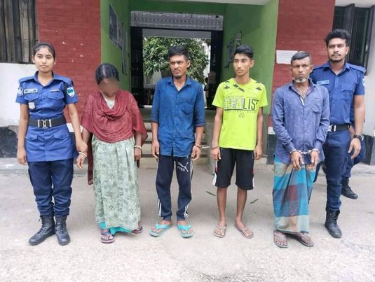 নড়াইলে ৬ মাসের সাজাপ্রাপ্ত আসামিসহ ৪ জন পরোয়ানাভূক্ত আসামি গ্রেপ্তার 