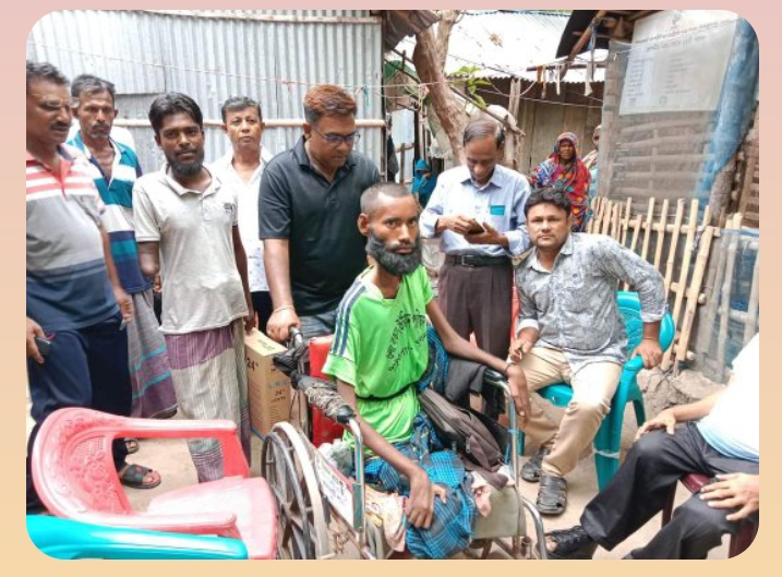 আশাশুনি'র শিক্ষিত প্রতিবন্ধী যুবক খায়রুল এর প্রতি মানবিক সহায়তার হাত বাড়িয়ে দিলেন- চেয়ারম্যান তুহিন 