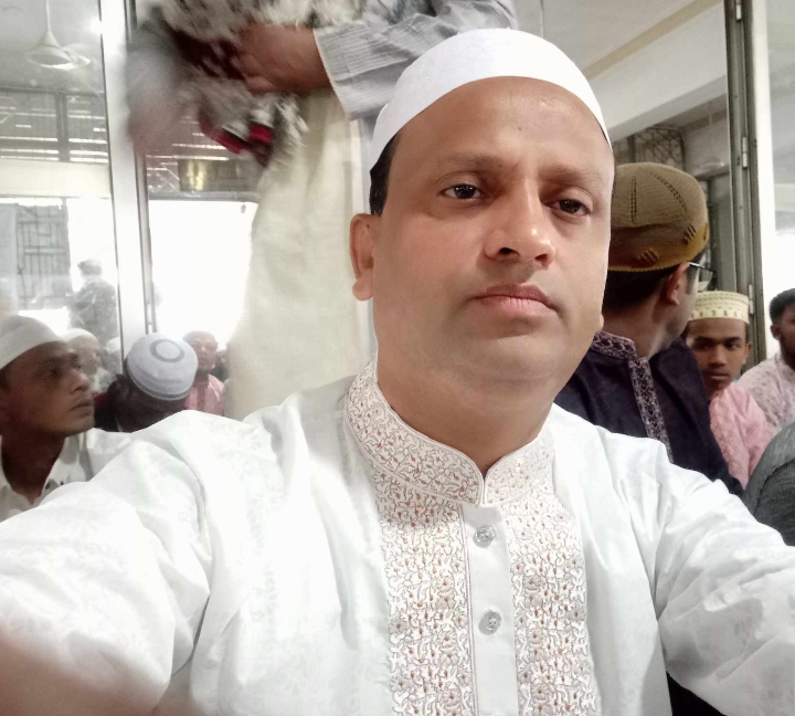 আসসালামু আলাইকুম। আমার সকল আত্মীয়-স্বজন, বন্ধু ও শুভানুধ্যায়ীদেরকে জানাই ঈদ-উল-আজহার শুভেচ্ছা। ঈদ মোবারক।
