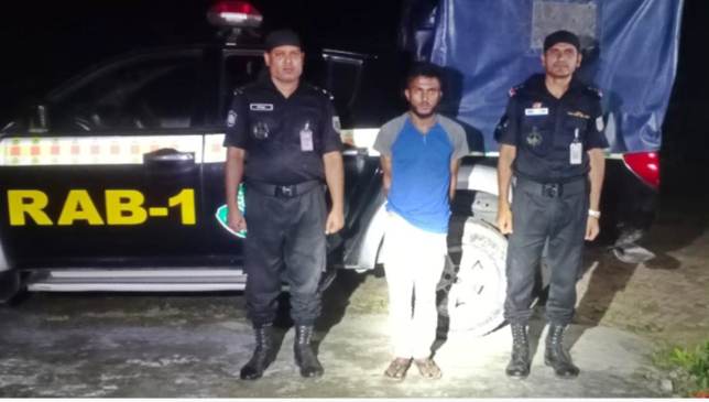 শ্রীপুরে বাস থেকে ফেলে হত্যার ঘটনায়  চালক গ্রেফতার  