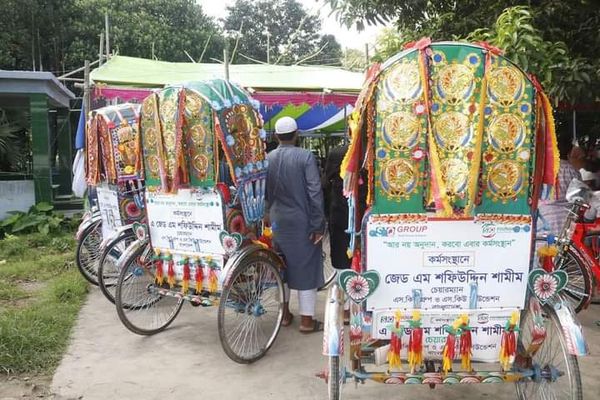 বরুড়ায় দরিদ্র ও কর্মহীন মানুষদের মাঝে কর্মসংস্থান ও দারিদ্রতা বিমোচনের লক্ষে অনুদান