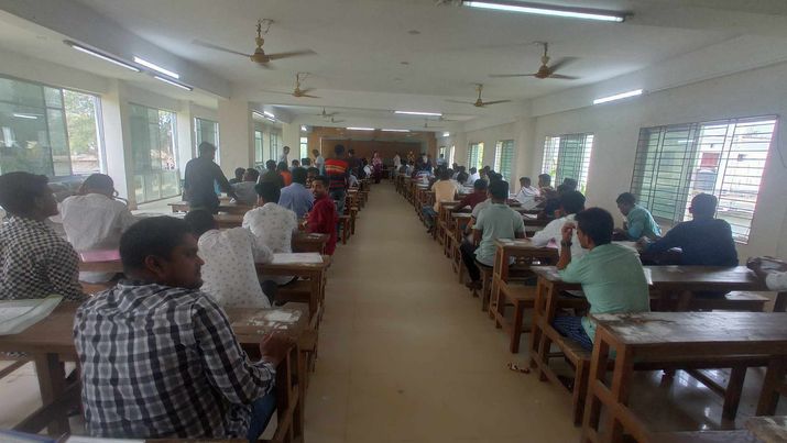 পরীক্ষা যেন শেষ হচ্ছে না জাতীয় বিশ্ববিদ্যালয়ের 
