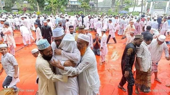 বৃষ্টিতে বাঁধা ঈদ আনন্দ। 