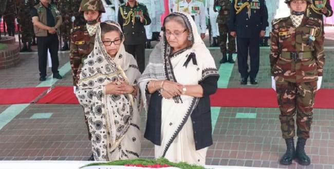 গোপালগঞ্জের টুঙ্গিপাড়ায় বঙ্গবন্ধুর সমাধিতে প্রধানমন্ত্রীর শ্রদ্ধা