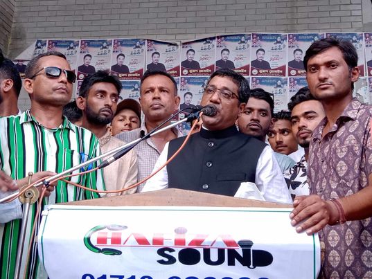 বরগুনায় আ'লীগ নেতা শিহাবের পথসভায় জনতার ঢল