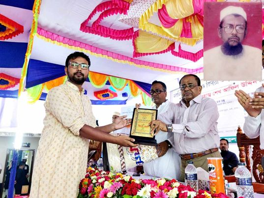 মৃত্যুর ১৭ বছর পর সম্মাননা পেলেন শিক্ষানুরাগী মকবুল হোসাইন! 