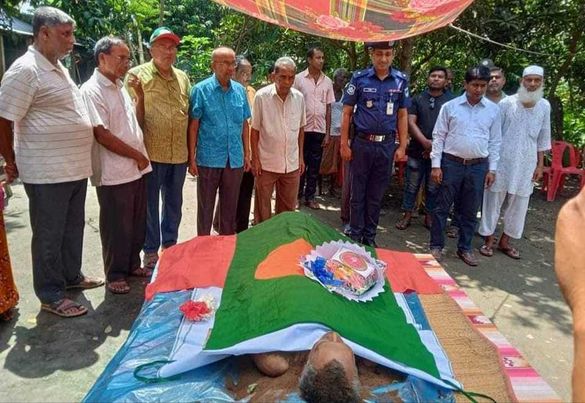 বীর মুক্তিযোদ্ধার গার্ডঅব অনার প্রদান বটিয়াঘাটায়ঃ 