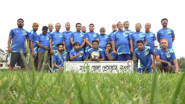 নওগাঁয় জেলা প্রেসক্লাব ও জেলা সাংবাদিক ইউনিয়ন প্রীতি ফুটবল ম্যাচ অনুষ্ঠিত