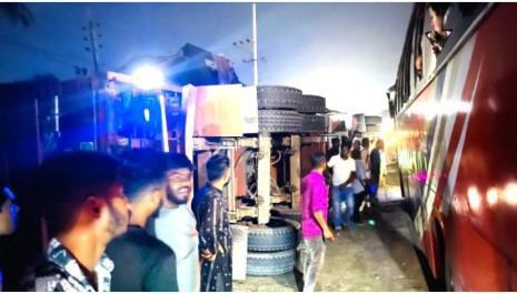 সোনারগাঁয়ে সওজের অব্যবস্থাপনায় সড়কে দূর্ঘটনা- নিহত-১ আহত-৪