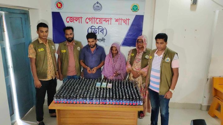 দুমকীতে মাটি খুঁড়ে ৪'শ পিস ফেনসিডিল উদ্ধার, আটক ২