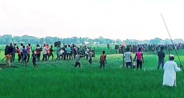 ইভটিজিং এর ঘটনায় মাইকিং করে চার গ্রামের সংঘর্ষে আহত অর্ধশতাধিক।