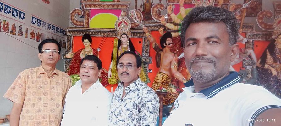নড়াইল জেলার বিভিন্ন পুজা মন্ডপ পরিদর্শন করেন বিভাগীয় কমিশনার 