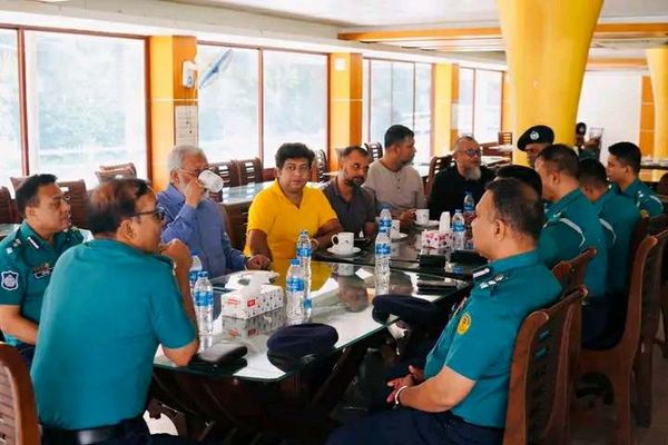 খুলনা মেট্রোপলিটন শ্যূটিং ক্লাব পরিদর্শন কেএমপি'র পুলিশ কমিশনার