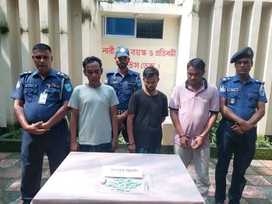 ইটনা ২৯ গ্রাম হেরোইন মাদক বিক্রেতা আটক