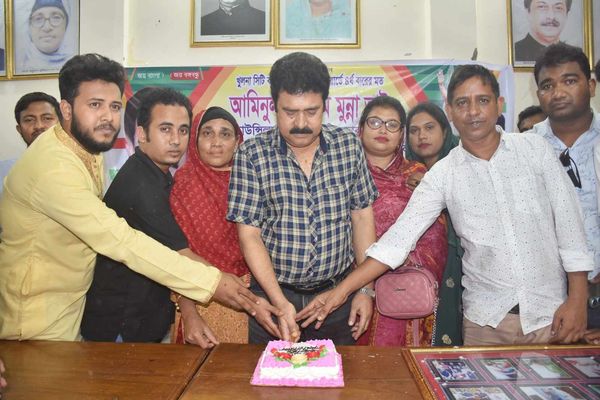 ১৮ ই অক্টোবর শেখ রাসেল দিবসে শেখ রাসেল জাতীয় শিশু কিশোর পরিষদ ১৫ নং ওয়ার্ড শাখার কেক কাটা অনুষ্ঠান ও দোয়া মাহফিল।