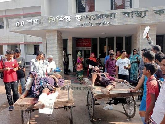 মাদারীপুরে গভীর রাতে ডাকাতি করে পালানোর সময় ২ ডাকাতকে আটক করে চোখ নষ্ট করে দিলেন স্থানীয়রা 
