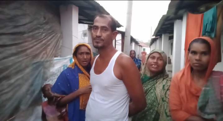 হিজলা উপজেলায় মাননীয় প্রধানমন্ত্রী জননেত্রী শেখ হাসিনার উপহার, অসহায়দের মাঝে ঘর বিতরণ।