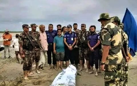 নীলফামারীর ডিমলায় তিস্তার চড়ে ভারতীয় নিখোঁজ সেনা সদস্যের লাশ উদ্ধার 