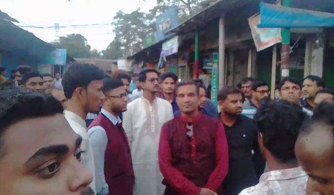 পঞ্চগড়ে কেন্দ্রীয় যুবলীগ নেতার উপর হামলার প্রতিবাদে মানববন্ধন ও বিক্ষোভ।।
