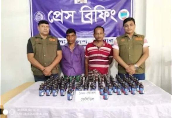  বেনাপোল থেকে ১০০ বোতল ফেনসিডিলসহ চিহ্নিত দুই মাদক ব্যবসায়ীকে গ্রেফতার করেছে জেলা গোয়েন্দা শাখা (ডিবি) যশোর। 