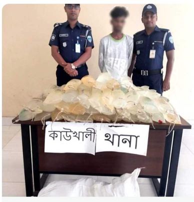 কাউখালী থানা পুলিশ কর্তৃক একটি সিএনজি ও ১৩৫ লিটার দেশীয় তৈরী চোলাই মদসহ, ০১ /জন গ্রেফতার।