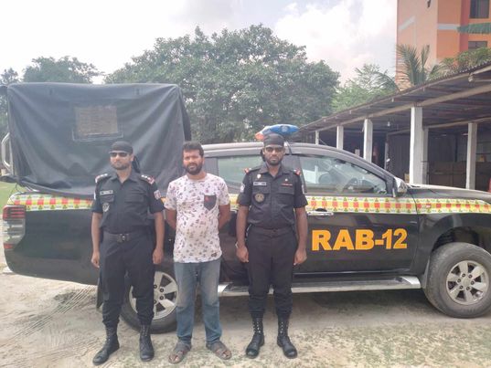 কুমারখালীর আলোচিত হত্যাকারী আসাদুল গ্রেফতার করেছে র‌্যাব ১২ 