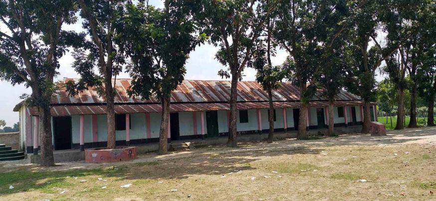 হরিপুরে ১৯৬৭-৬৮ সালে নিজ নামে দলিল,১-১-১৯৮৪ সালে জন্ম বয়স কমিয়ে চাকরি,এম এল এস এস পদের কর্মরত। 