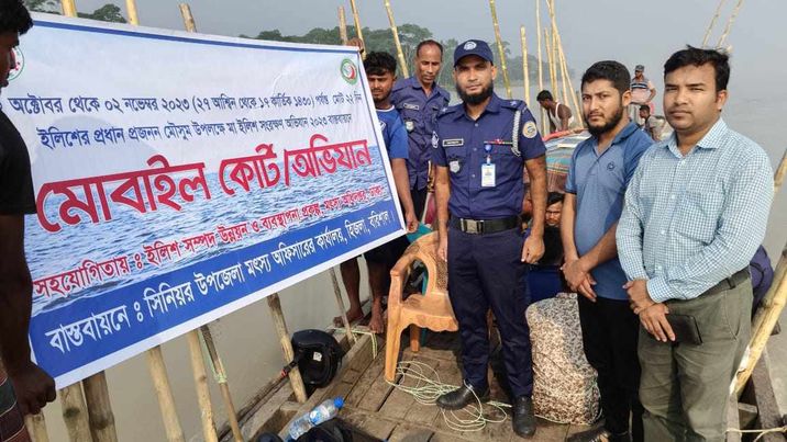 হিজলায় মা ইলিশ রক্ষা অভিযান : ২৪ ঘণ্টায় ২৫ জনকে গ্রেপ্তার নৌপুলিশের 