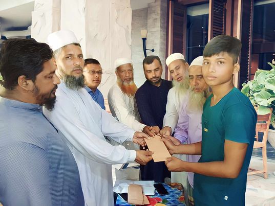 চিতোষীতে জামায়াত ইসলামীর উদ্যোগে হিন্দু শিক্ষার্থীদের মাঝে শিক্ষা অনুদান প্রদান।