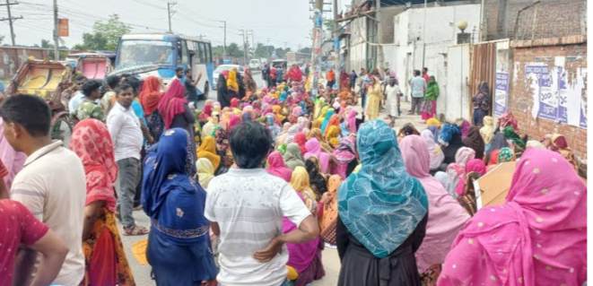 বেতন বাড়ানোর দাবিতে শ্রমিকদের মহাসড়ক অবরোধ